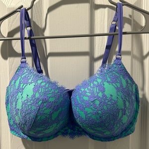 Victoria’s Secret very sexy, push-up bra
